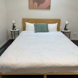 Double Bed Room with Ensuite Bath-Peaceful location, hotell i Gledswood Hills