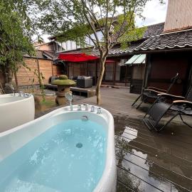 一棟貸し古民家宿 禅楽 zenraku – hotel w mieście Shimminato