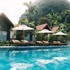 Tam Cốc Valley Eco Resort، فندق في نينه بينه