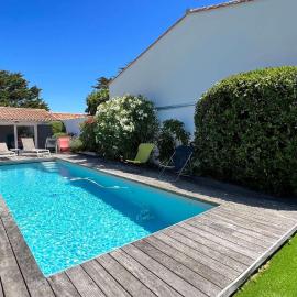 Villa avec piscine privée, à proximité de la plage et du centre de thalasso, хотел в Арс-ан-Ре