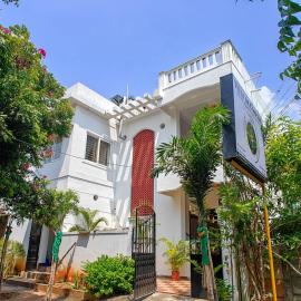 Villa de Compass Homestay Auroville, hotel in Kottakupam