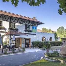 Sure Hotel by Best Western Saint-Quentin Ouest Le pot d étain，霍農的飯店
