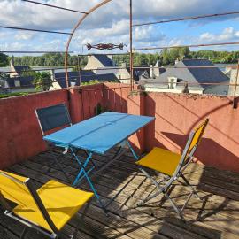 Maison avec terrasse face à la Confluence Loire-Vienne