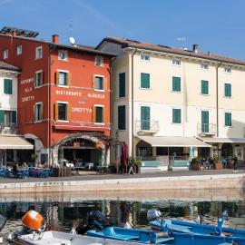 Hotel alla Grotta, hótel í Lazise