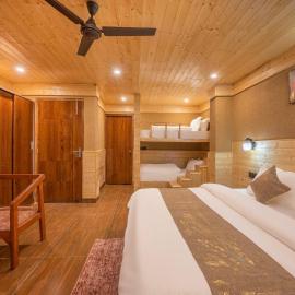 "Kufri Retreat Residences" l Multi Cuisine Restaurant l Conference Hall l Scenic Venues for Private Parties l Basic First Aid l Spacious Car Parking l Managed By ExoticStays Group, hotell i Kufri