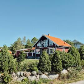 Charming Cottage Near The Sea On Rossö, hotel Strömstadban