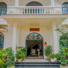 Chu Mansion - Chill & Grill and Pickeball，天城的飯店