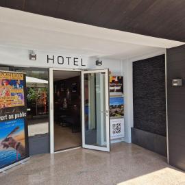 Hotel Parc & Lac, מלון במונטרה