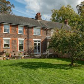 Stunning Modern Countryside Home PassTheKeys®, hotel in Kings Langley