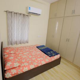 Bhakti Bliss Homestay - New Luxury 2bhk apartment in Tirupati with Kitchen and car parking, hotel in Tirupati