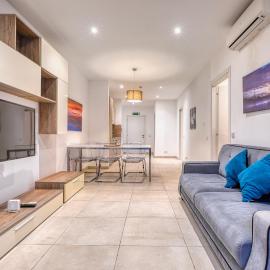 Modern apartment in sliema next to the sea, hotel in Sliema