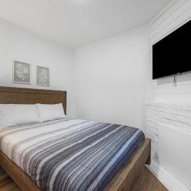 Pittsburgh Shadyside 1B Cozy and Stylish Private Bedroom with Shared Bathroom