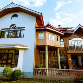 Nuh Villa - A Luxury Homestay near Srinagar Airport, hotel in Srinagar