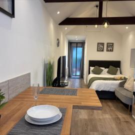 Stylish Detached Studio, Banstead with off street Parking, hotel i Banstead