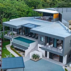 Beach Mode Luxury 3-Story House in Tamarindo