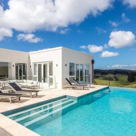 Onetangi Estate including cottage by Waiheke Pure