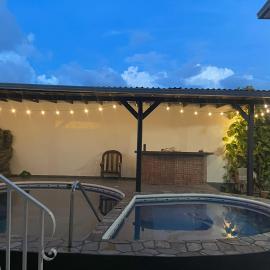 Trébol House Hostel, hotell i La Ceiba
