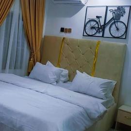Jade Luxe 2 Bedroom Apartment, hotel em Agbor