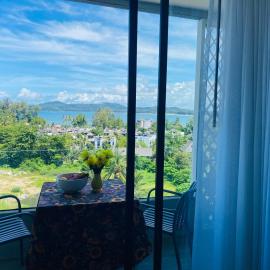 Aristo 2 Condo with a sea view, Hotel in Strand Surin