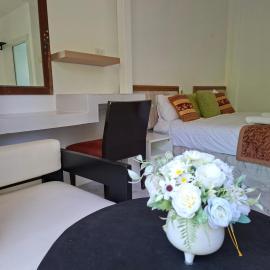 Suwita House, hotel in Nai Yang Beach