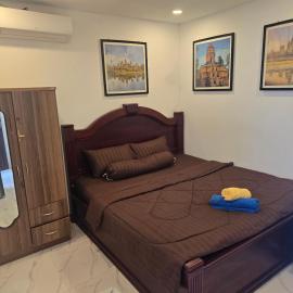 Lunar Park Guesthouse, hotel i Phumi Ta Phul