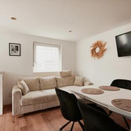 Elegant 3BD Holiday Home in Prime Location of Vienna, hotel a Viena