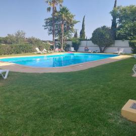 EncostaOasis Townhouse, hotel a Estibeira