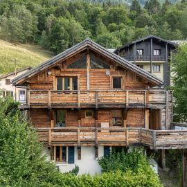AO HOUSE - PRAKKA Base Camp