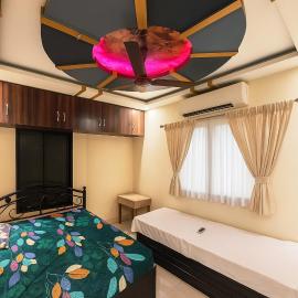 Ac Private Room At Ovale Naka thane West، فندق في Jāmb