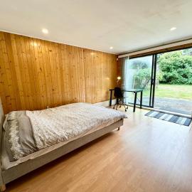 Beautiful Place with Kitchen, Washing Machine and Internet Near YVR Airport, Transit and Shopping Mall, hotel v destinácii Richmond