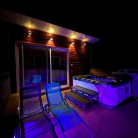 Maison de village avec spa privé & grande terrasse calme & détente, hotel in Dourgne