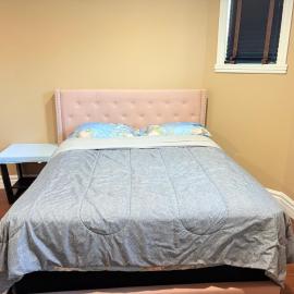 Sweet Home close to riverside with free wifi، فندق في ويندسور