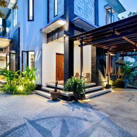 Balinese Home with Pool near Padma Beach, Legian、レギャンのホテル
