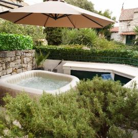 Villa Stone Garden Escape with jacuzzi, hotell i Split