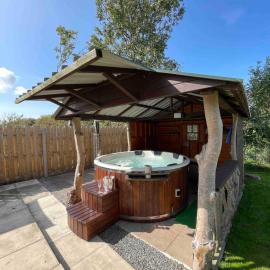 Relaxing getaway on Anglesey, hotelli kohteessa Llandwrog