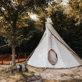 Teepee Svištící šíp, hotel di Karlov