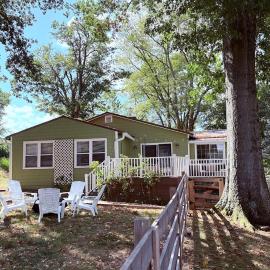 The Float House at Buckeye Lake - Hot Tub - Patio - Privacy, hotell i Thornville