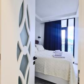 Spacious 2 rooms Apartment 1821 by the Sea with Kitchen & Wi-Fi