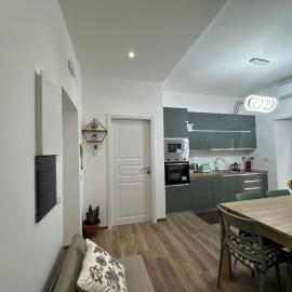 Colosseo-Torre Maura Modern Double Rooms Private EnSuite, WiFi & AC near Metro C