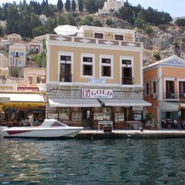 Captain's Suites, hotel v mestu Symi