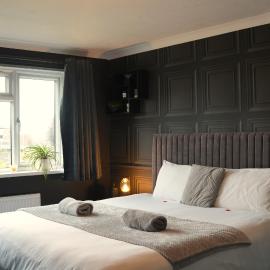 Detached Homestay - Super, King & Double Rooms - Leyland, Preston, Chorley, Lancashire, hotelli kohteessa Leyland