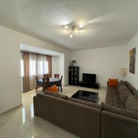 Charmant appartement pour famille uniquement en résidence à Oran Gambetta, hôtel à Oran