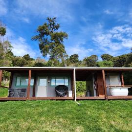 Glenwood Akaroa Bush Retreat - Kanuka Hut, hotel in Akaroa