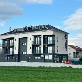 KIMMIY Garni Attic Rooms near Belgrade Airport, hotel in Beograd