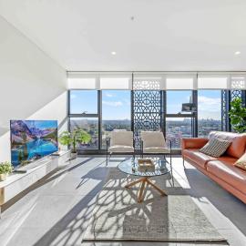 Stylish & Spacious 3BR APT in Homebush with GYM