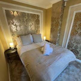 Mazurek Sleeps 10 Long stays Contractors WI-FI