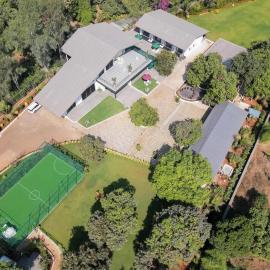 The Den by VIEDA, StayVista - 7BHK Villa with Sports Turf & Private Pool