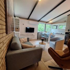 Ferienhaus "WaldLust" - Waldrandlage - Haustierfreundlich، فندق في غيرولشتاين