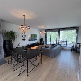 Refined apartment with terraces