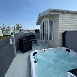 Fantasy Island - Eastgate E6 - The Sierra with Hot Tub - Coastal Caravan Breaks, hotell i Ingoldmells